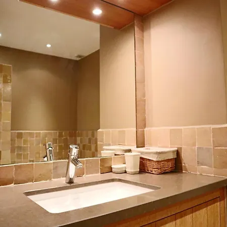 Seaside Comfort With Parking *