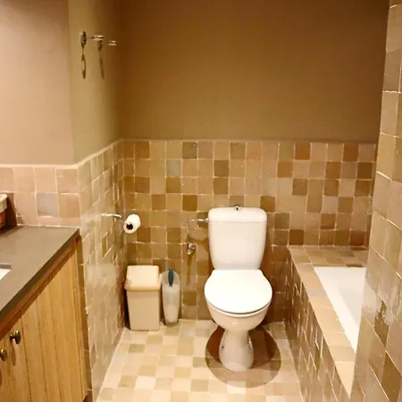 Seaside Comfort With Parking