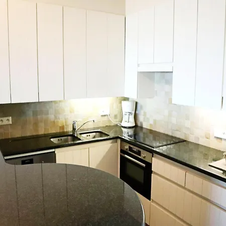 Seaside Comfort With Parking דירה *