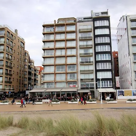 Seaside Comfort With Parking Lägenhet