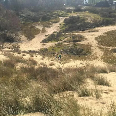 Seaside Comfort With Parking דירה